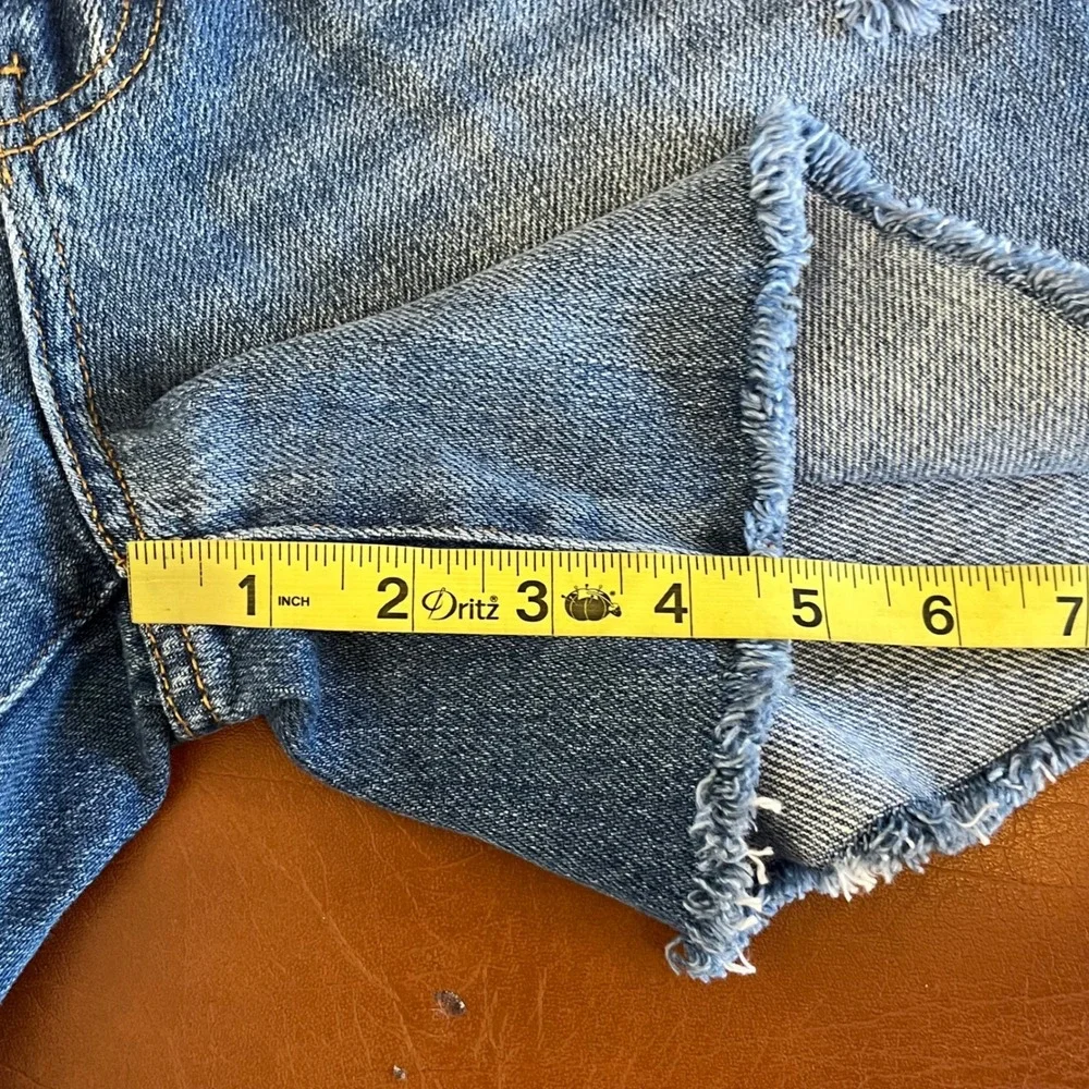 KanCan Distressed Denim Shorts Medium Wash High‎ Rise Cutoff Size 27 / 7